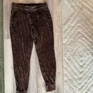 Special edition lululemn ready to rulu joggers Sze 8